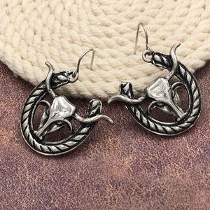 🌼 Longhorn Bull Horseshoe Dangle Earrings
